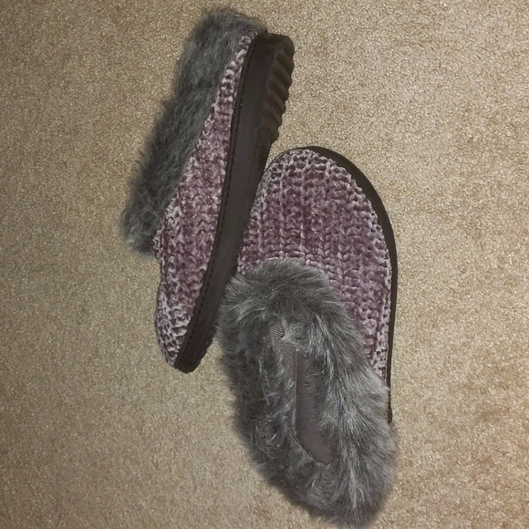 Slippers - Picture 3 of 3